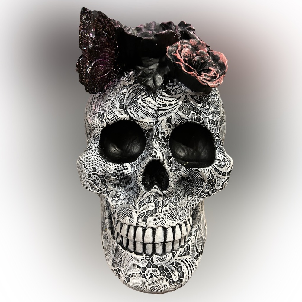 MOONLIGHT MANOR 8in Resin Flower Skull